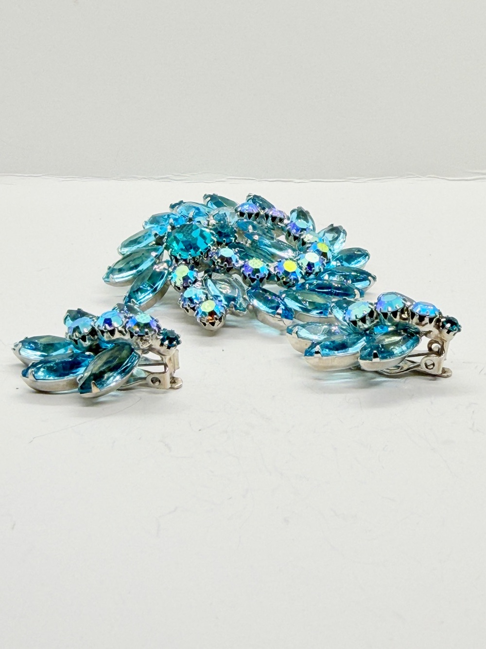 Vintage Large Weiss Brooch & Clip On Earring, AB & Blue Rhinestones Floral Pin - Picture 4 of 10